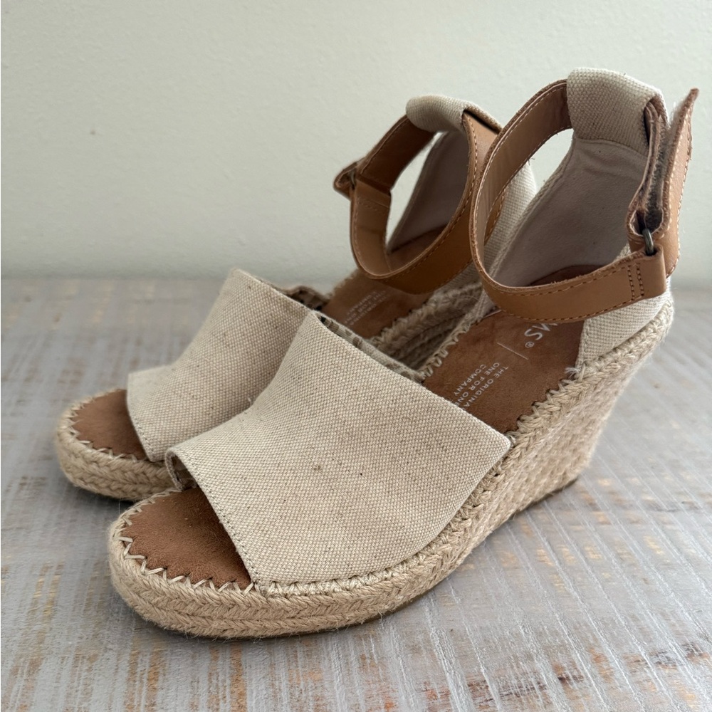 TOMS Marisol Beige Canvas Espadrille Wedge Sandals - Women New size 6